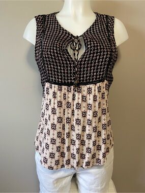Mixed-Print Tie-Front Sleeveless Tank Top in Black and Cream